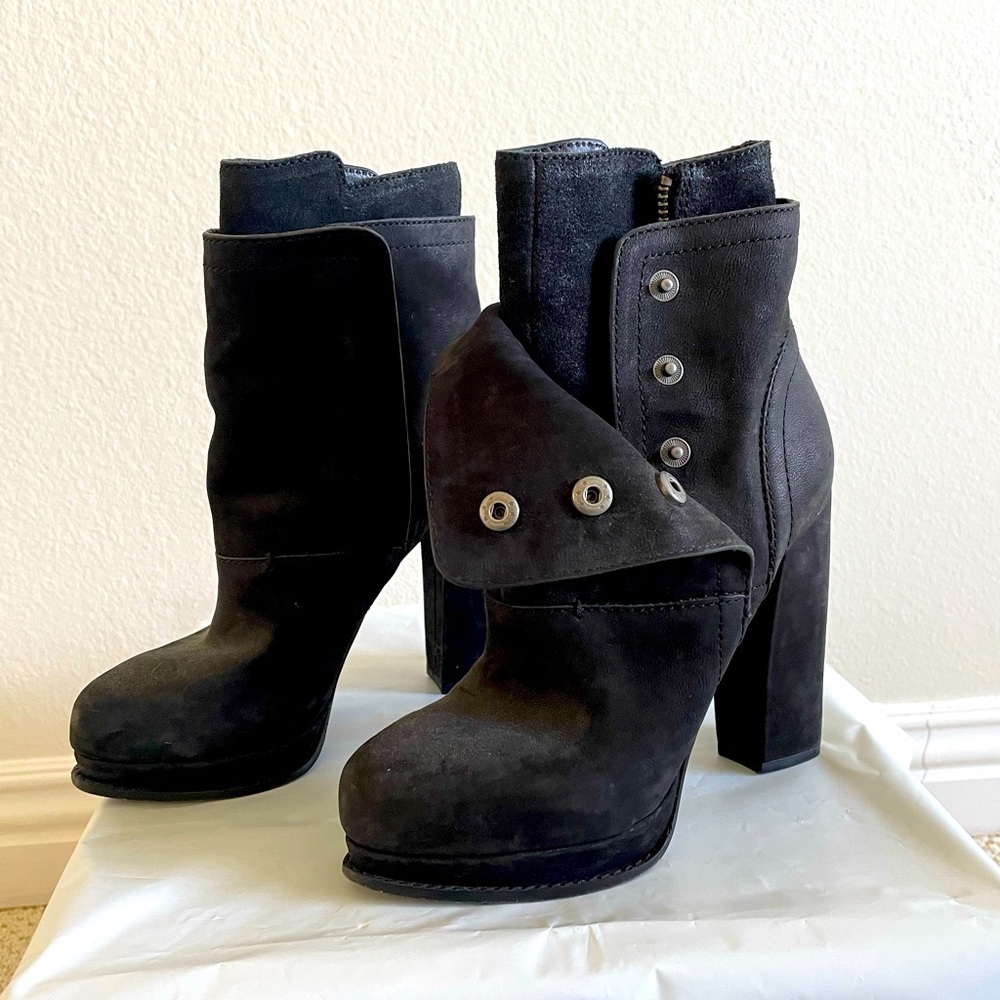 Vera Wang leather high heeled ankle boots size 5